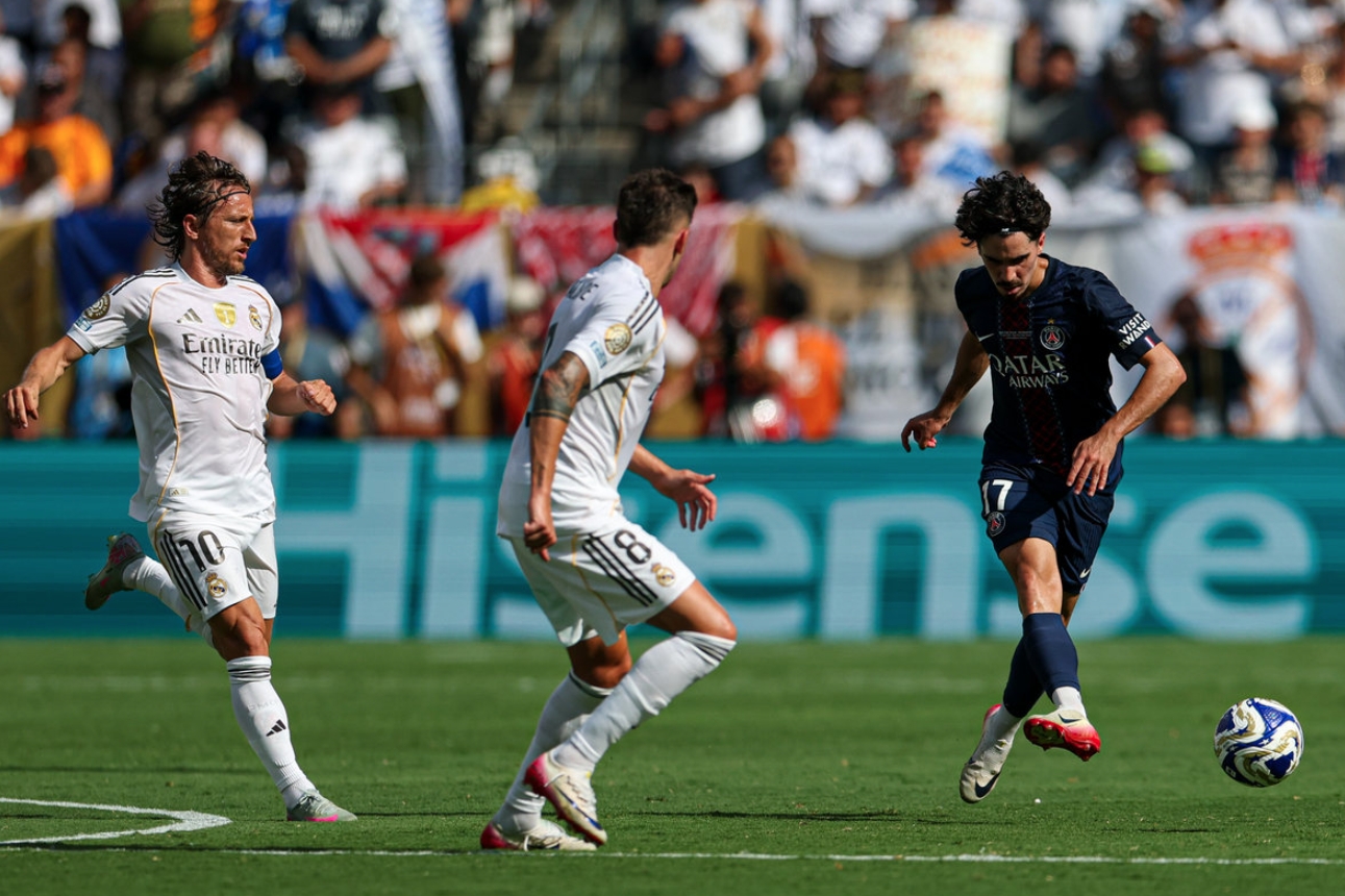 爱游戏体育 -包含圣安东尼奥马刺训练开放日，转会期单刀错失引欢呼，欧超杯在即，球队文化再被提及的词条